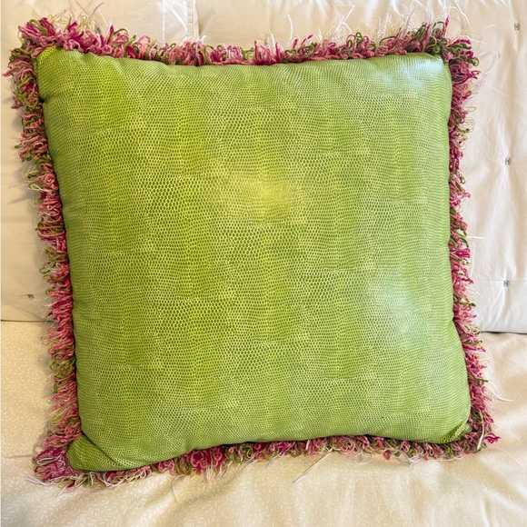 18” Lime Green skin embossed vinyl pillow cover set of 2 - Picture 1 of 4